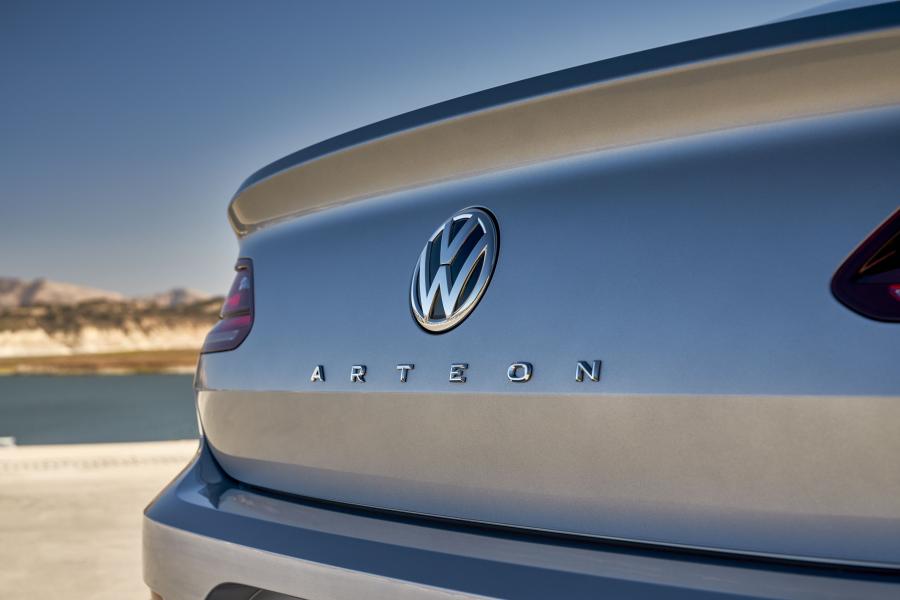 Логотип Volkswagen Arteon 4Motion 2018 года  (NA) (фото 15 из 41)